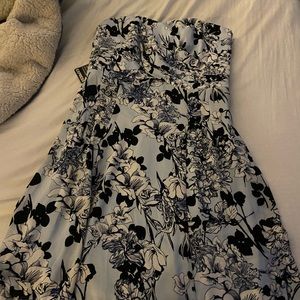 Express strapless floral dress. Size 6. original tags, never worn.